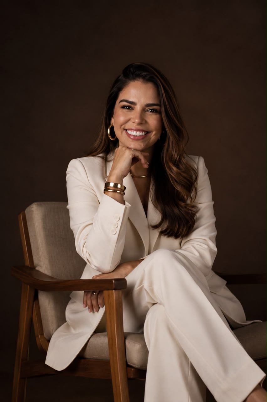 Dra. Caroline Alencar - Oftalmologista especialista em Catarata, Retina e Vítreo